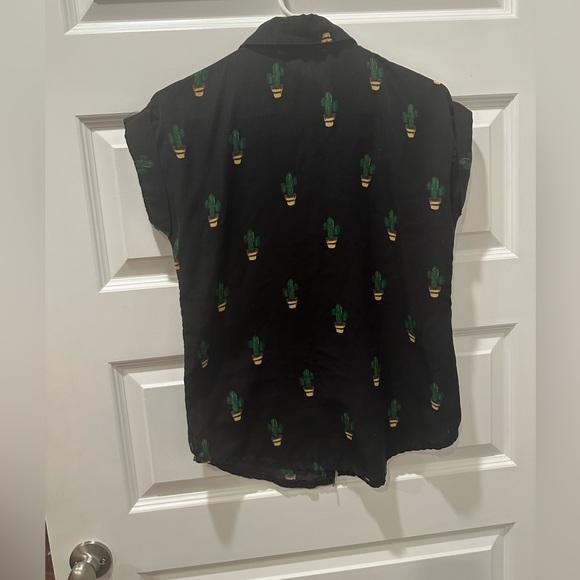 Cactus cap sleeve button up - Picture 5 of 10